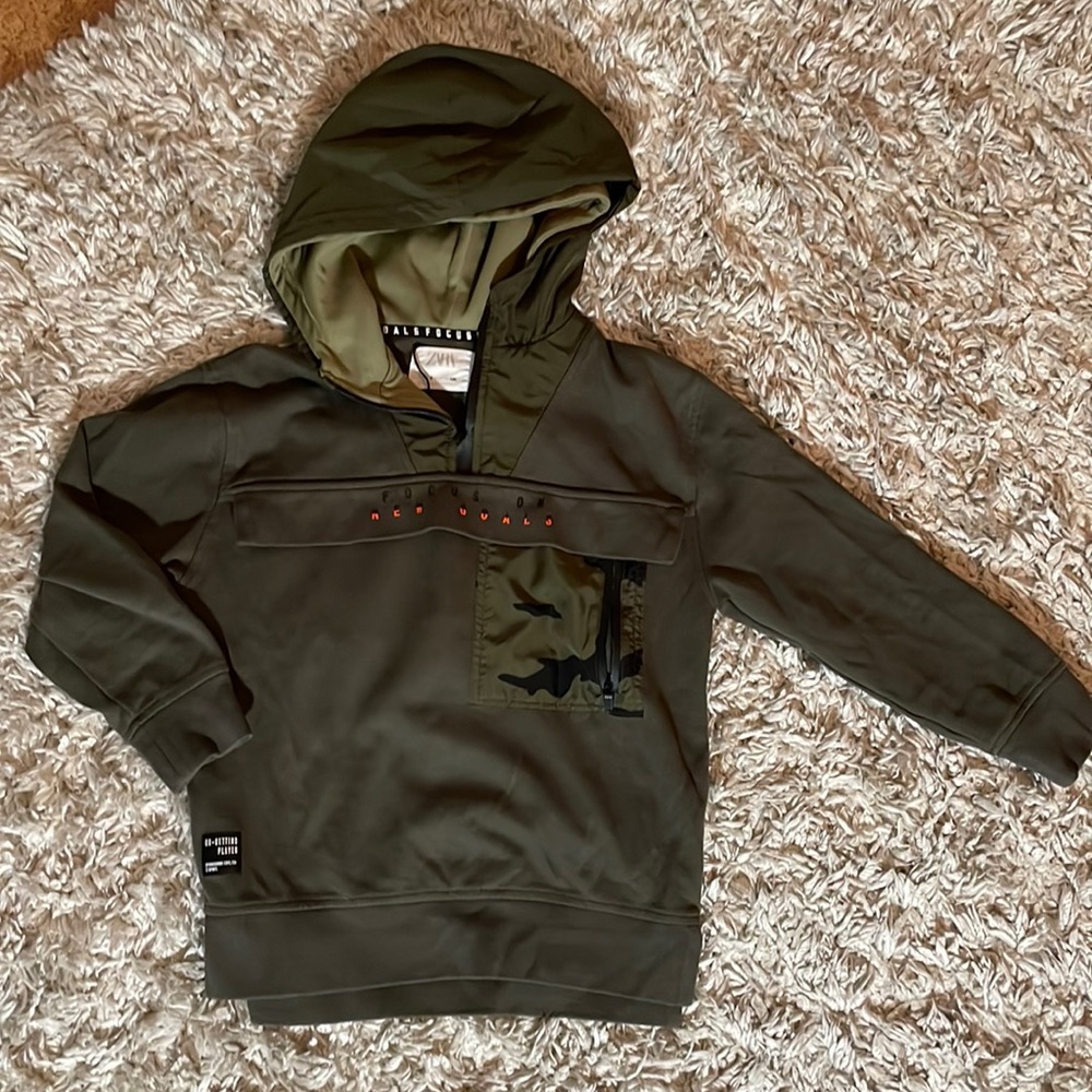 Youth Zara performance hoodie size 8